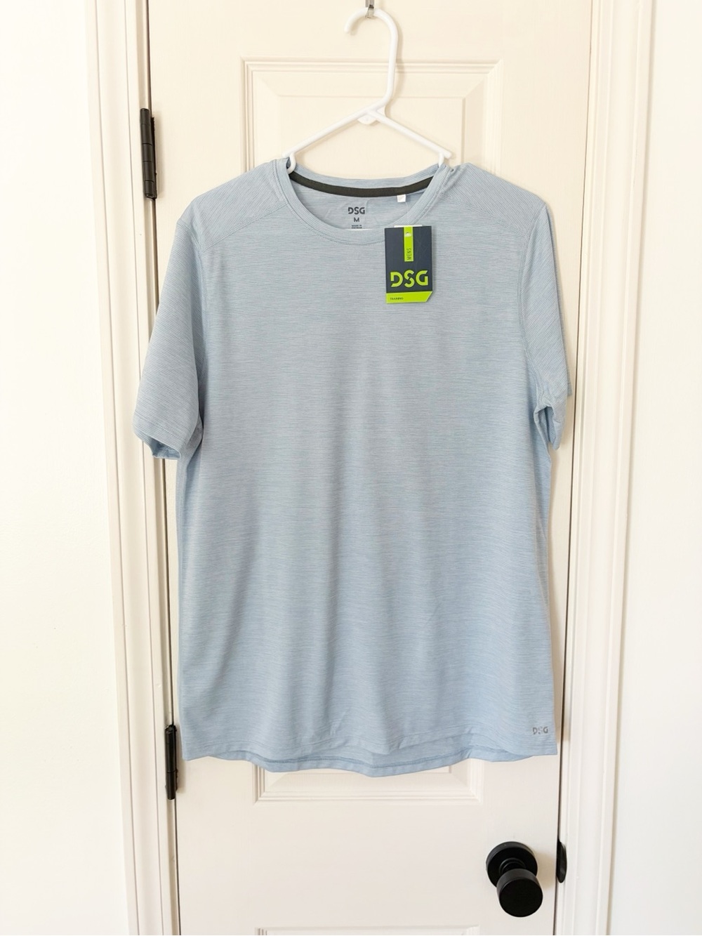 NEW ⭐️ DSG Men's Pale Blue Short Sleeve Athletic Tee medium